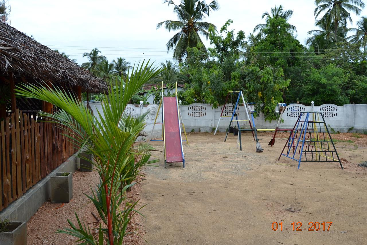 Shan Guest And Restaurant Nilaveli Exterior foto