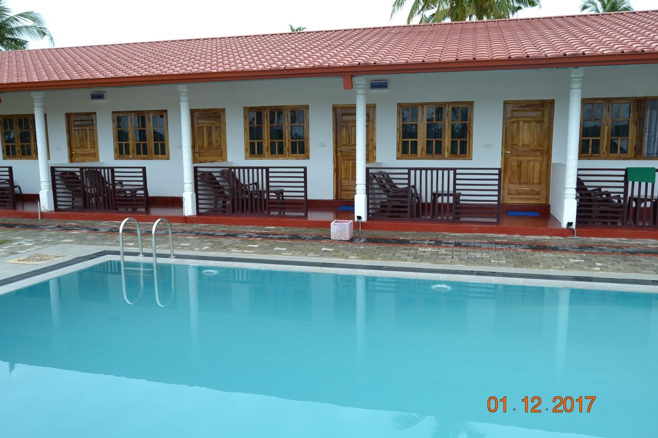 Shan Guest And Restaurant Nilaveli Exterior foto
