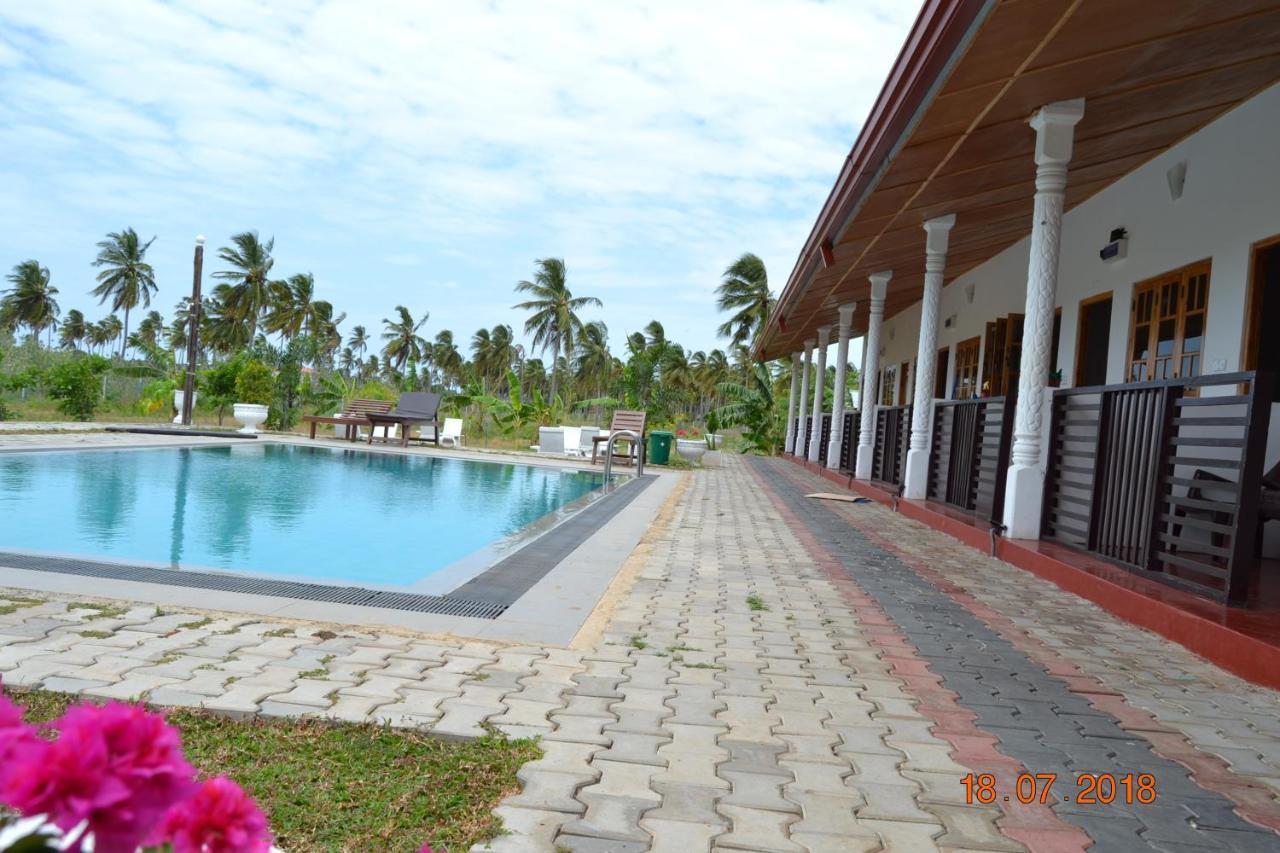 Shan Guest And Restaurant Nilaveli Exterior foto