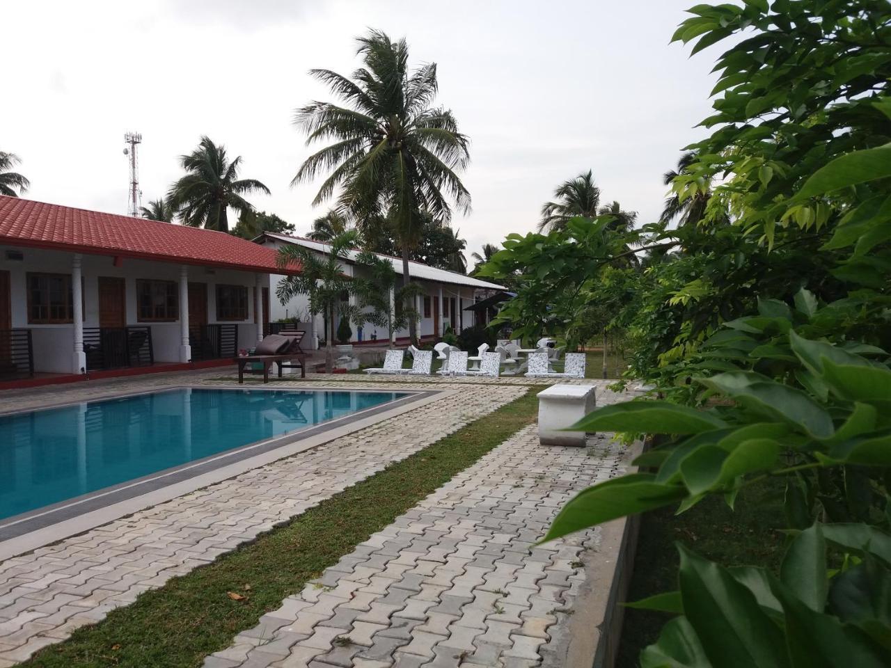Shan Guest And Restaurant Nilaveli Exterior foto
