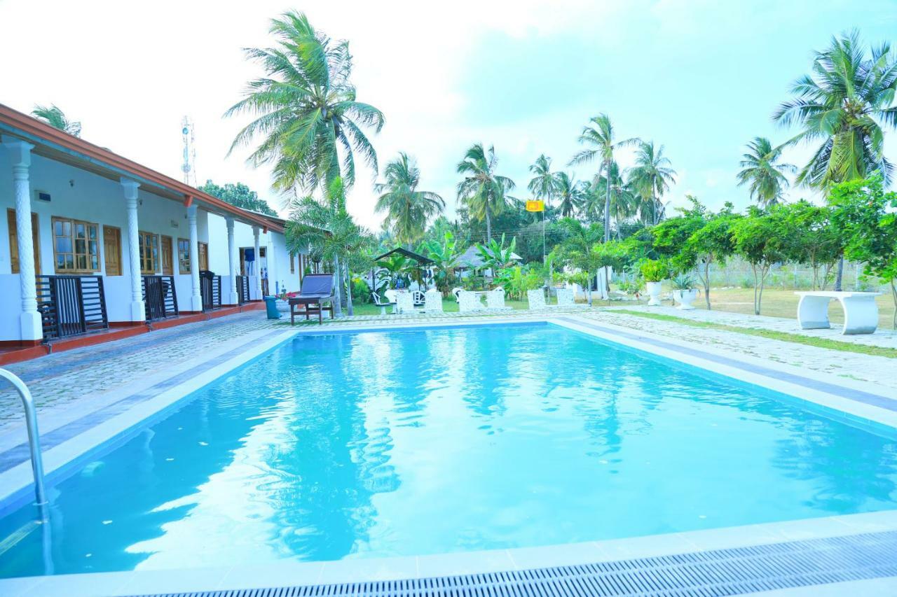 Shan Guest And Restaurant Nilaveli Exterior foto