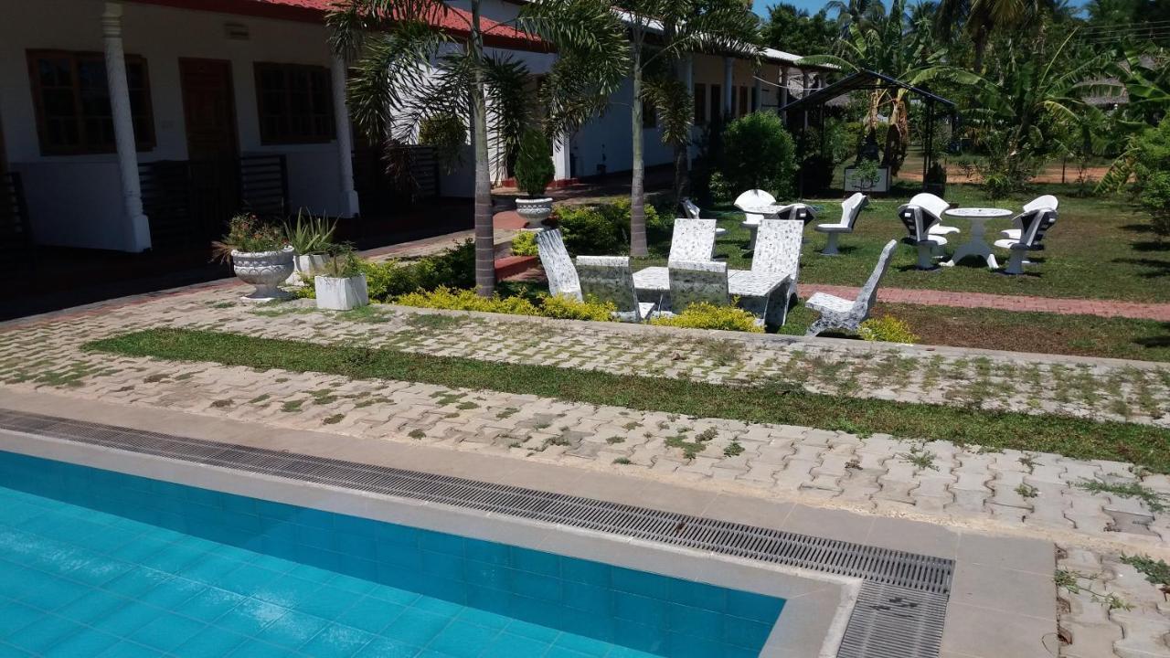 Shan Guest And Restaurant Nilaveli Exterior foto